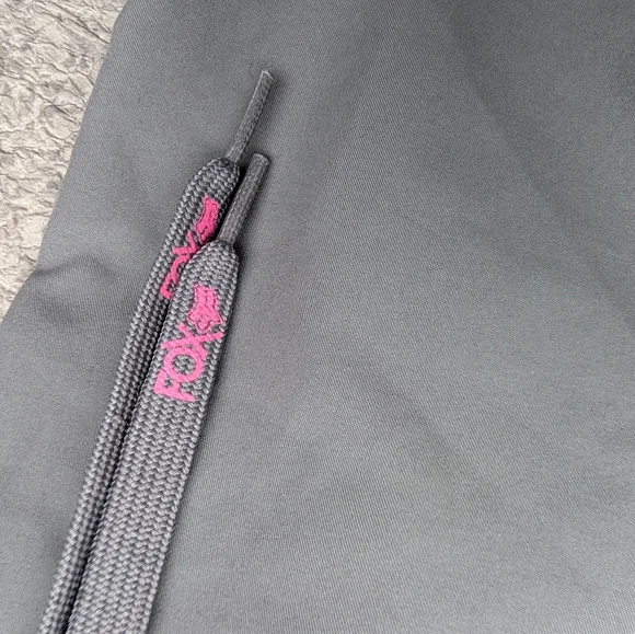 Fox Gray and Pink Cargo Shorts with Stylish Accents - Picture 6 of 9